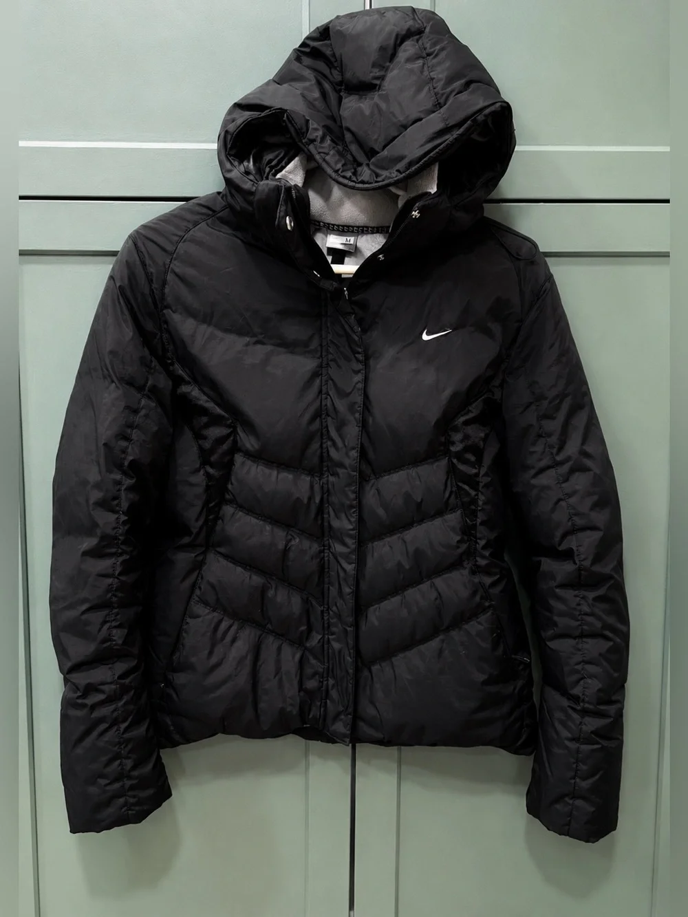 Nike Women’s Black Down Hooded Puffer Jacket – Size Medium